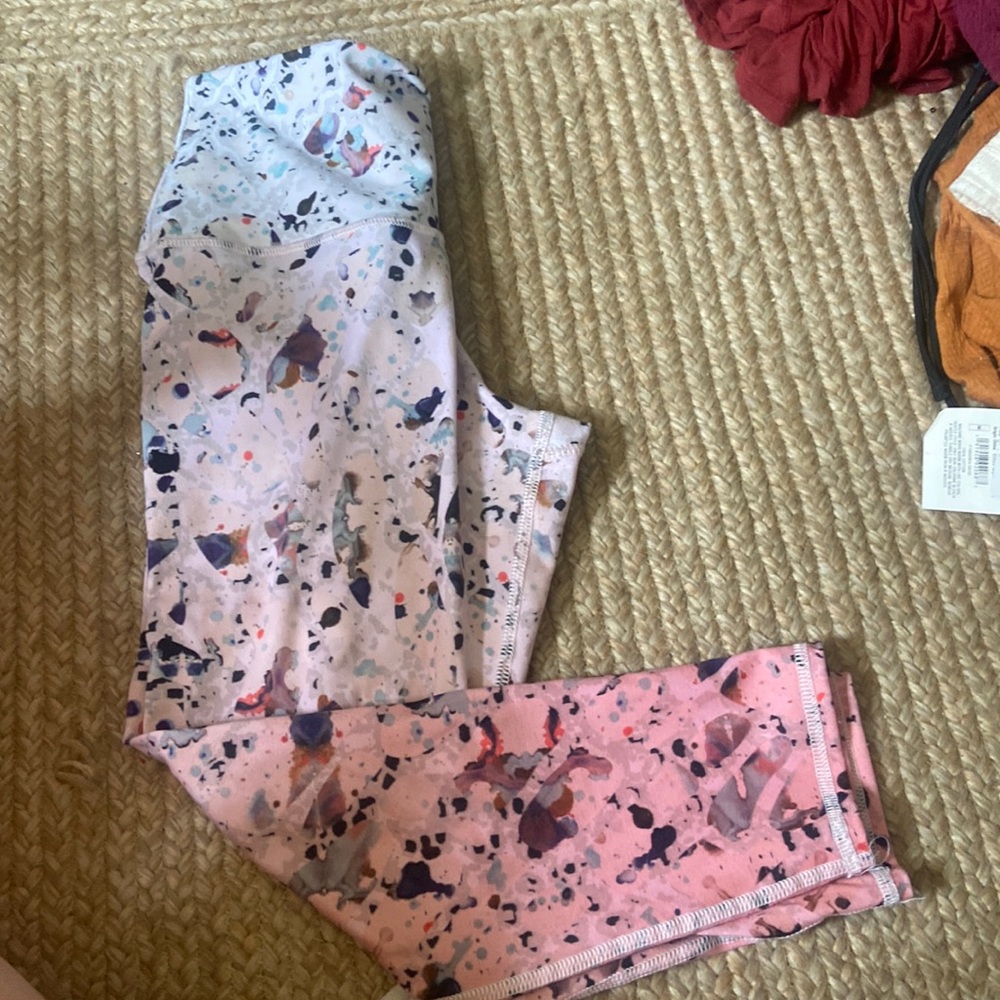 ombre pink leggings, perfect for yoga, slightly cropped